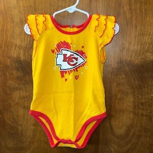 ❤️🏈💛NFL Kansas City Chiefs Football Onesie Yellow ruffle sleeve 24 month heart